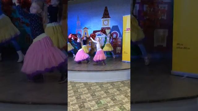 Алексия в танцует на сцене "Город детей" смотреть онлайн