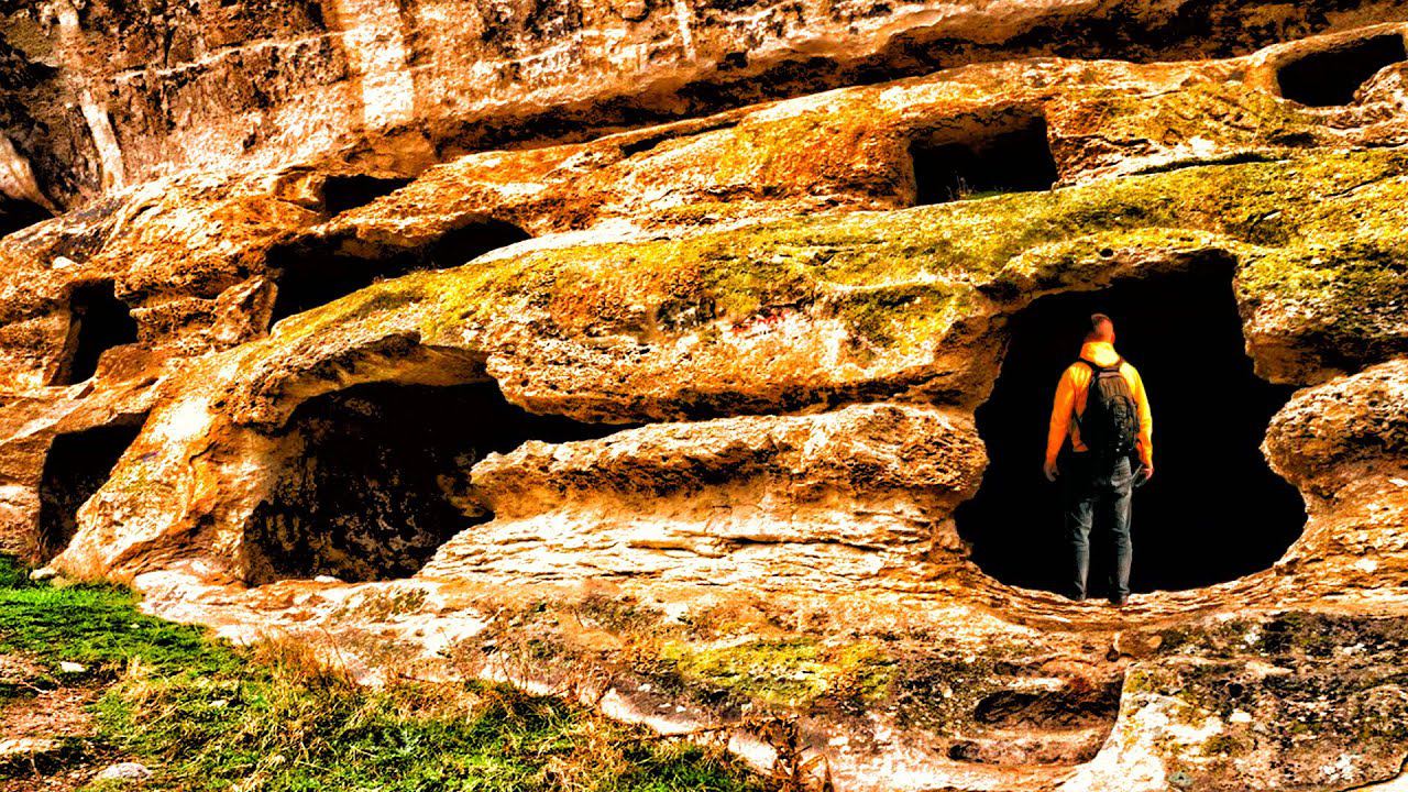 БАХЧИСАРАЙ - Это место колыбель древнего Крыма. КАЧИ КАЛЬОН пещерный город который меня ПОРАЗИЛ. смотреть онлайн