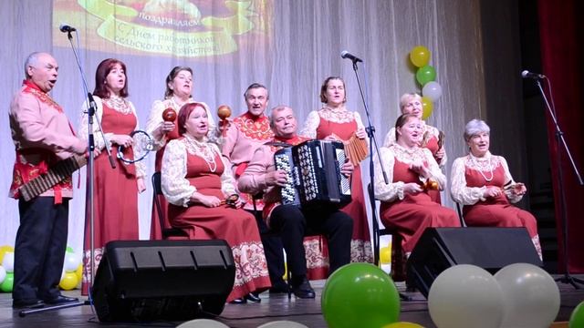 Шумовой оркестр задорных гусихинцев! смотреть онлайн