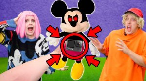 ПРИКРЕПИЛ Скрытую Камеру К МИККИ МАУСУ! чем он занимаеться, когда его никто не видит?! **страшилки**