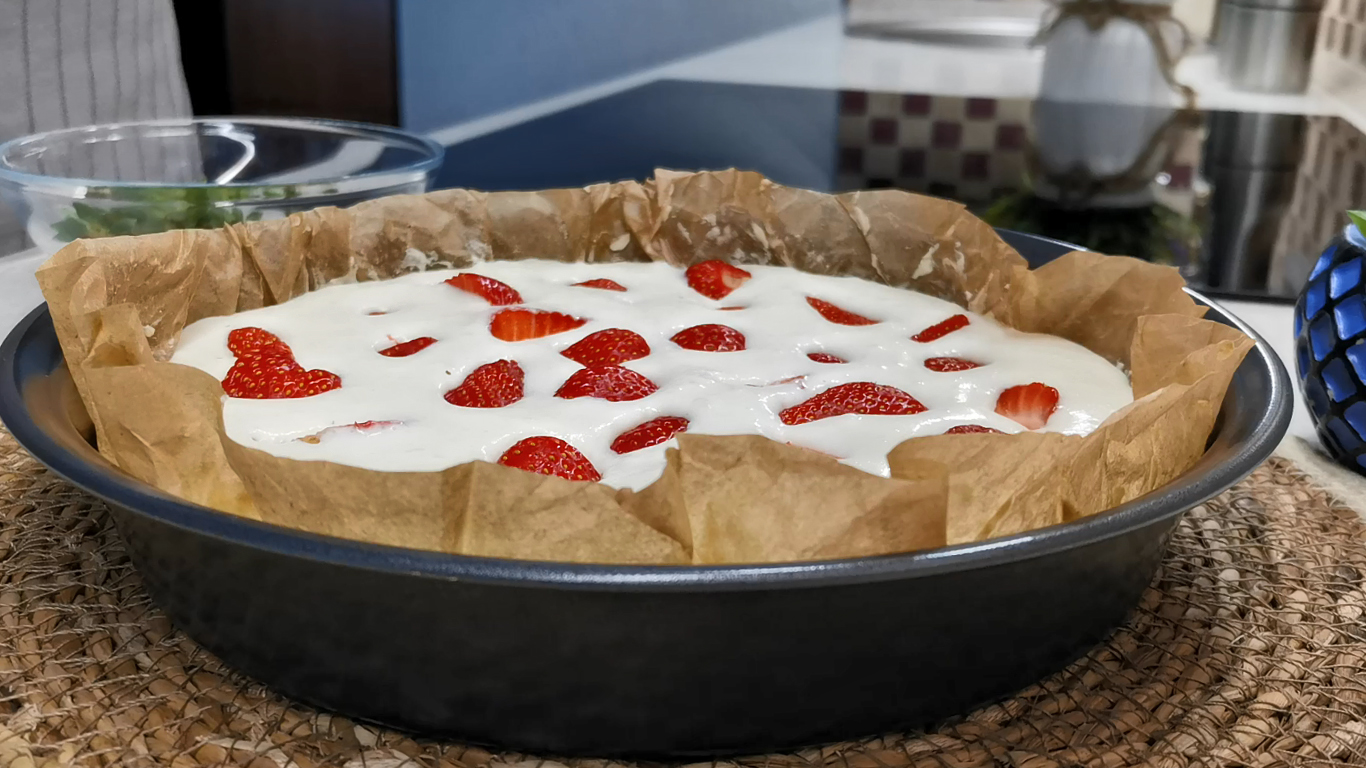 В сезон клубники ГОТОВЛЮ чуть ли ни каждый день! Новый пирог КЛАФУТИ с клубникой объедение! смотреть онлайн