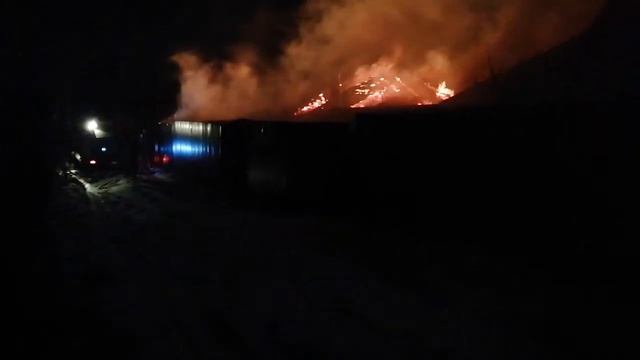 Пожар! Сгорела дача в с. Отрадинское. Неправильное обращение с печьным отоплением!!! смотреть онлайн