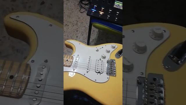 Fender player stratocaster hss mn buttercream and Headrush pedalboard смотреть онлайн