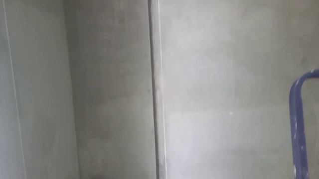 замена электропроводки в небольшой комнате.