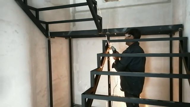 Металлокаркас лестницы с площадкой смотреть онлайн