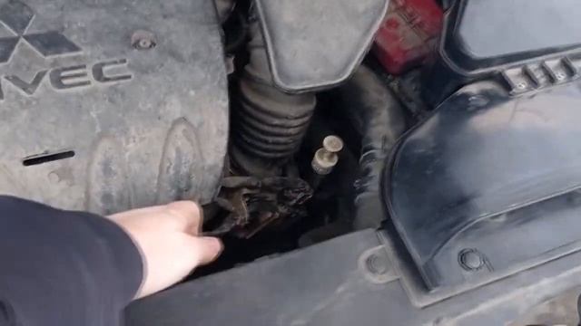 Одна из причин почему могут плавать обороты на Mitsubishi Outlander смотреть онлайн