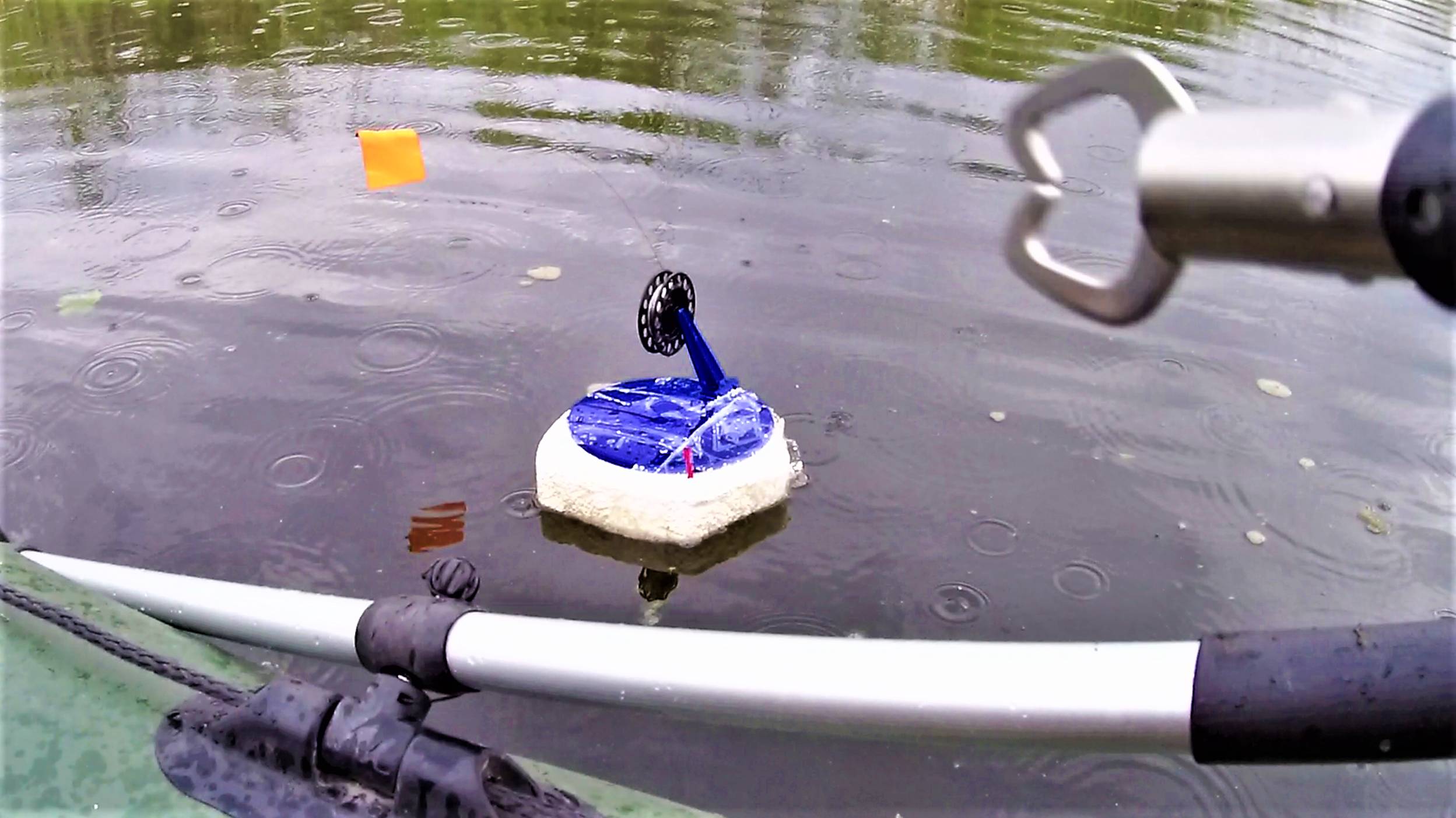 ВЫСТАВИЛ ВТОРУЮ ЖЕРЛИЦУ И УВИДЕЛ БЫСТРО ПЛЫВУЩУЮ ПЕРВУЮ! смотреть онлайн