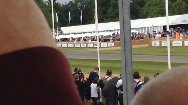 New Bugatti Shiron pegging it down the Staight at Goodwood FOS смотреть онлайн