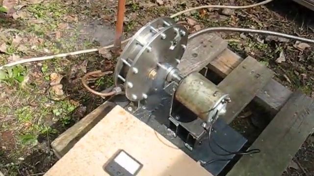 Паровая турбина с электрогенератором.