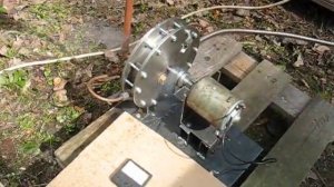 Паровая турбина с электрогенератором.