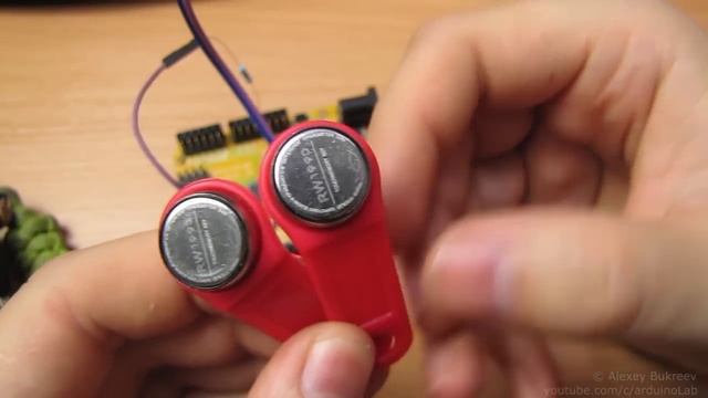 Дубликатор домофонных ключей iButton RW1990A при помощи Arduino смотреть онлайн