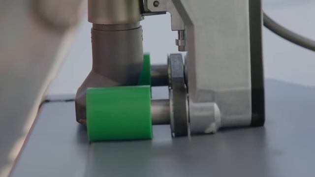 Сварочный автомат горячего воздуха UNIDRIVE 500 в действии смотреть онлайн