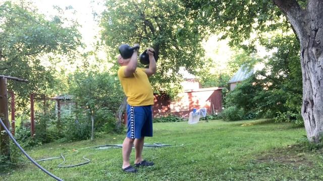 Жим двух пудовых (16 кг) гирь на 25 повторений с двух рук??одновременно? смотреть онлайн