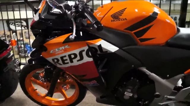 Honda CBR250R Repsol Edition - Walk Around смотреть онлайн