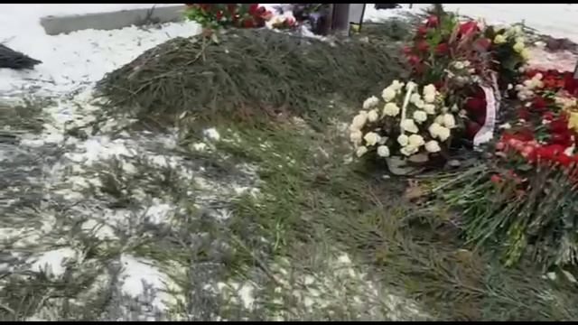 Андрея Мягкова похоронили на Троекуровском кладбище Москвы смотреть онлайн