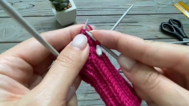 Вязаная шапочка с косами на спицах, для куколки Паола Рейна, мастер-класс одежда Paola Reina смотреть онлайн