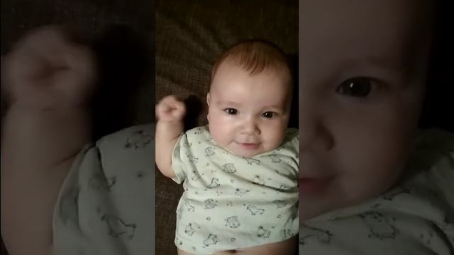 Максимка в 4 месяца разговаривает с мамой смотреть онлайн