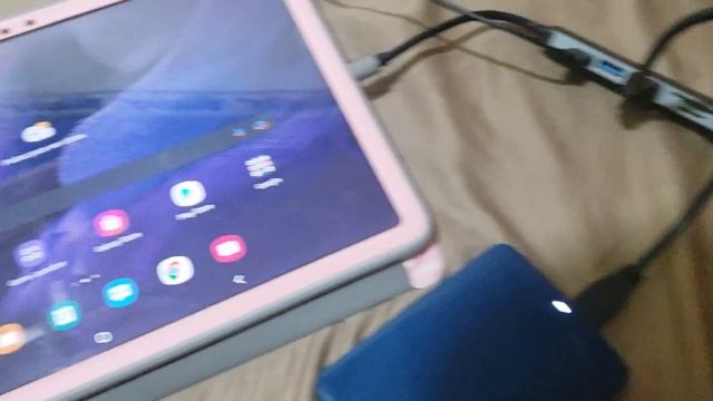Plugging an external hard drive to the Samsung Galaxy Tab S7 FE смотреть онлайн