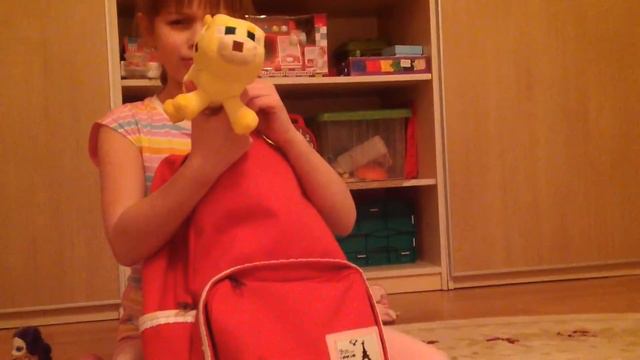 Что в моем портфеле? Вопрос кто предложил игрушки сестра или мама и папа? смотреть онлайн