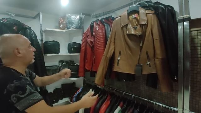 Скидки! Дешевая кожа в Турции/ Примерка: хорошие куртки за 100€/ Отдых в Турции Белек/Анталия смотреть онлайн