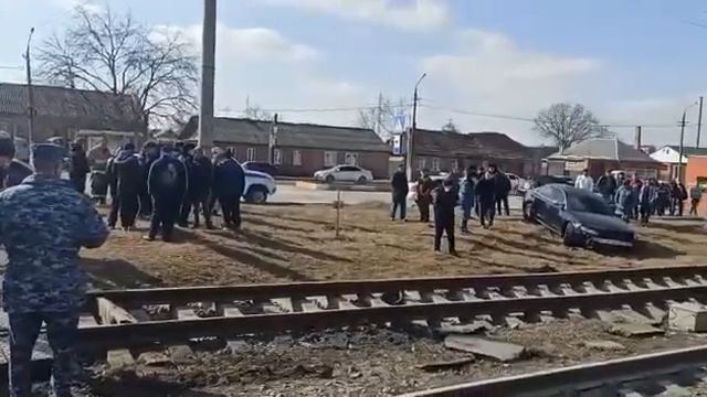 Иномарка столкнулась с электровозом в Северной Осетии смотреть онлайн