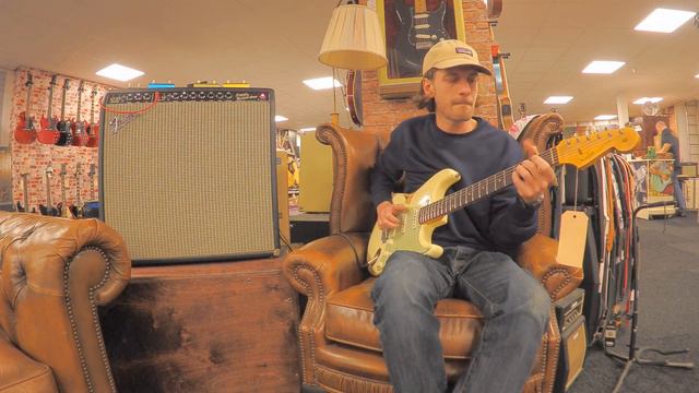 Dirk Witte - Fender '61 Stratocaster Heavy Relic - Aged Vintage White over 3-Color Sunburst смотреть онлайн