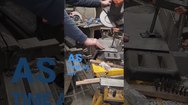 Bevelling steel with a 10" Evo miter saw. #welding #welder #metalcutter #metalwork смотреть онлайн