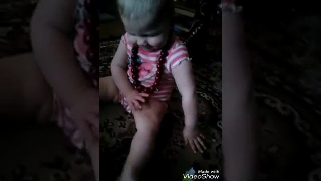 Первый раз в жизни Маша красит ногти)))))) смотреть онлайн