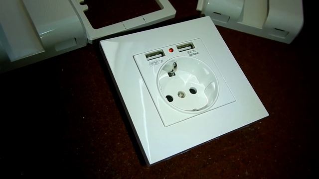 Розетка 220V встроенное зарядное USB 2.1А смотреть онлайн