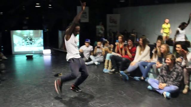 Blacka Di Danca in da Krasnoyarsk / Junge performance смотреть онлайн