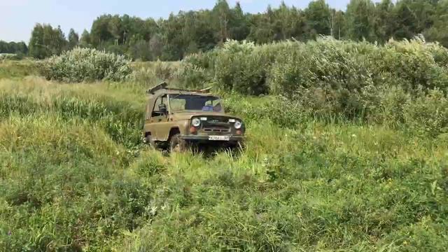 Как вытащить УАЗ из грязи смотреть онлайн