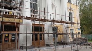 Монтаж хомутовых лесов ДК с колонами.