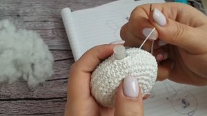 Урок 6. Зайчик-пищалка. Детская игрушка крючком. Пищалка амигуруми. Уши и лапы крючком