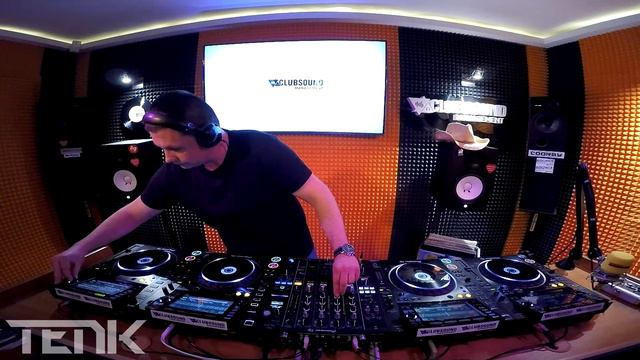 DJ Tenk -4 x CDJ 2000 NXS2 + DJM 900 NXS2 (Tech-House Mix) смотреть онлайн