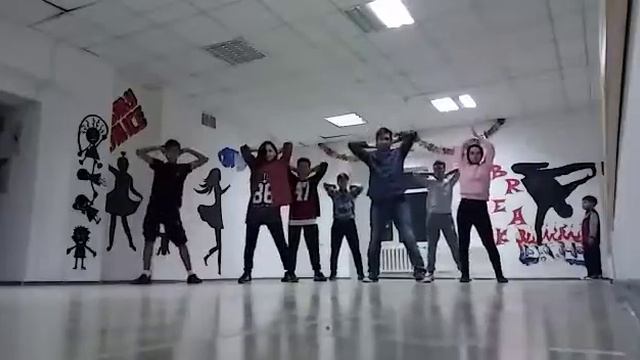 Танец в стиле Vouge смотреть онлайн