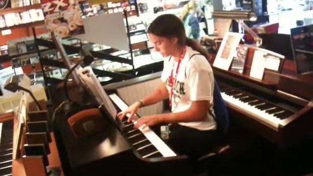 Frustrated college student playing Rambling On as done by Led Zeppelin смотреть онлайн