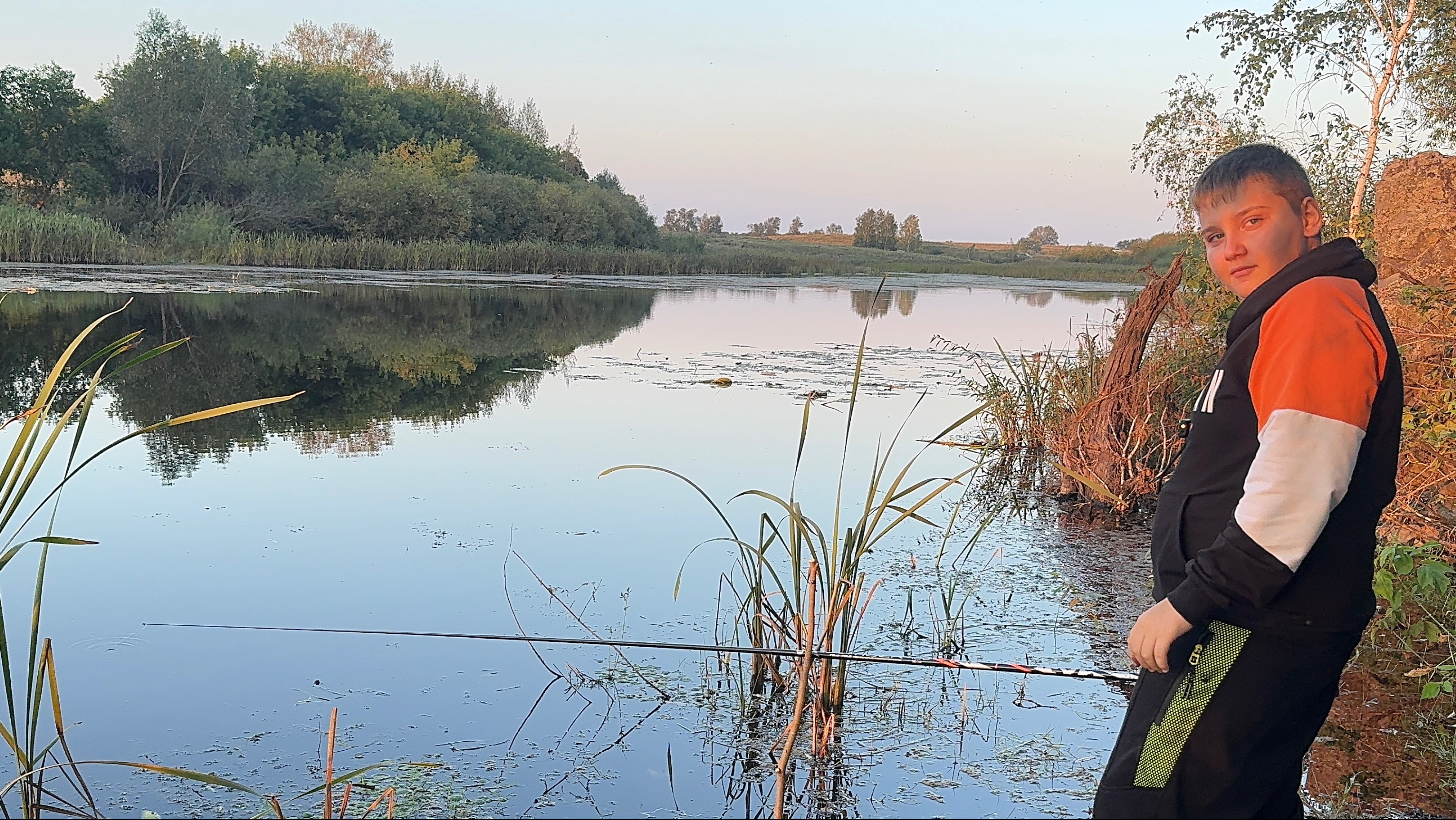 «ПОЛОВИЛ ОСЕННЕГО ОКУНЯ🎣 НА МАХОВУЮ УДОЧКУ»