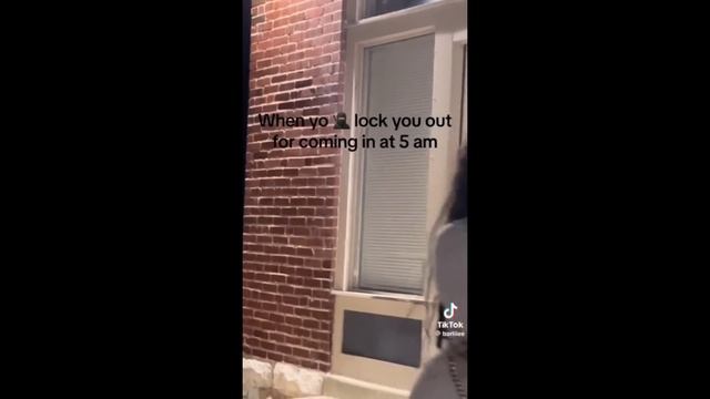 Man LOCKS Woman Out Of House For Coming Home Too Late смотреть онлайн