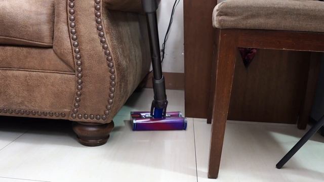 Dyson Omni Glide Review: A New Way To Clean Hard Floors смотреть онлайн