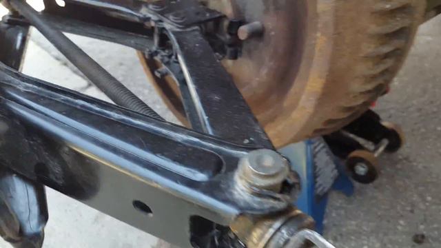 Trick - Removing A Rusted Brake Drum смотреть онлайн