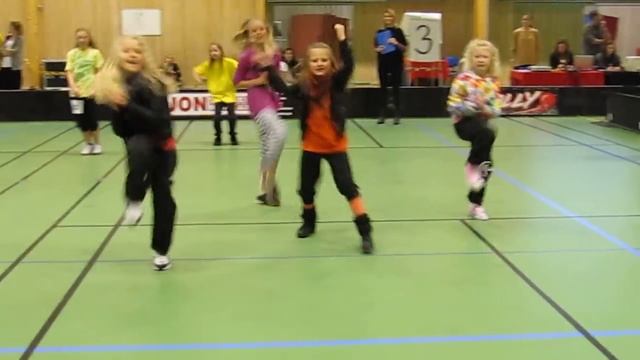 Moa 1:a i singel street смотреть онлайн