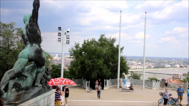 Венгрия. Любуемся Будапештом с горы Геллерт.