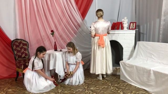 Анастасия Рослякова, София Шелаевская и Александра Поромова читают стихотворения Марины Цветаевой смотреть онлайн