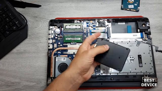 Апгрейд, как разобрать ноутбук HP 250 G6 замена термопасты, установка SSD + HDD смотреть онлайн