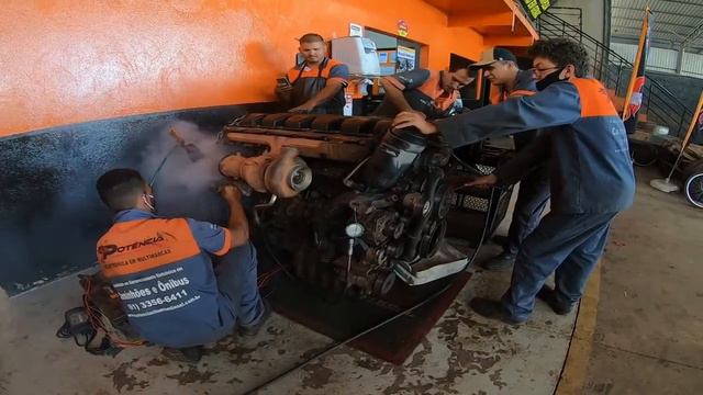 Funcionando o motor Mercedes OM 457 fora do caminhão !! смотреть онлайн