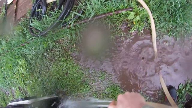 Моем моноколесо садовым шлангом смотреть онлайн