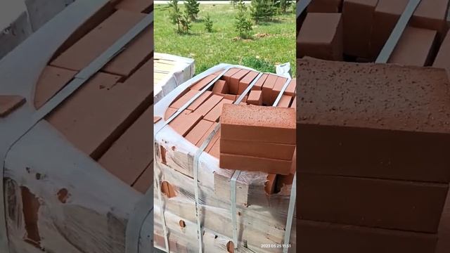 Важно учитывать длину кирпича на поддонах, перед началом кладки печи смотреть онлайн