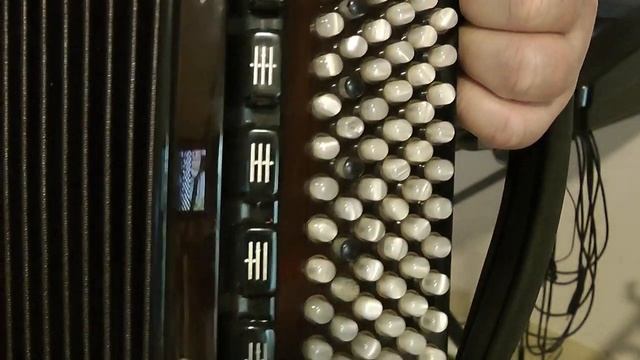 НЕ МОГУ Я ТЕБЕ В ДЕНЬ РОЖДЕНИЯ ДОРОГИЕ ПОДАРКИ ДАРИТЬ Разбор на баяне смотреть онлайн