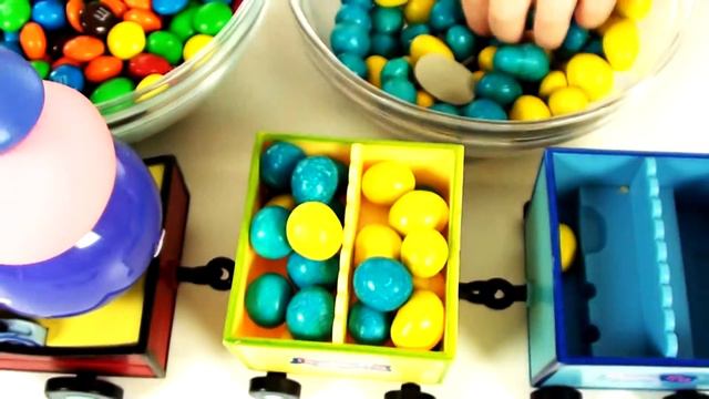 Динозавры игрушки сюрпризы ищем в шариках M&M's (эмэндэмс) Dinosaur Surprise Toys смотреть онлайн