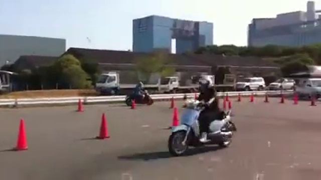 Test Drive Italian Scooter, Aprilia in Tokyo смотреть онлайн